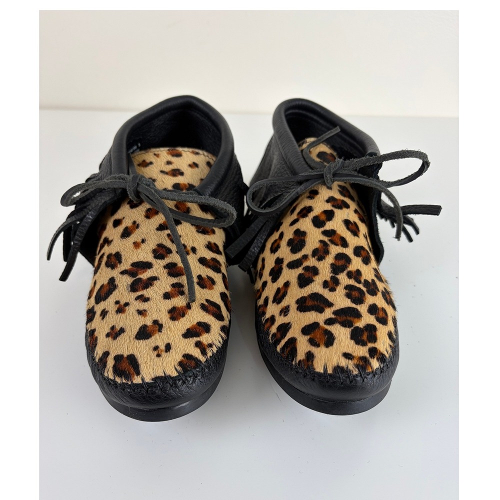 Minnetonka Leopard Calf Hair Fringe Moccasins Size 7 Black Leather 689F